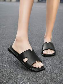 Najnowsze wielokolorowe jednoczęściowe kapcie, lekkie i wygodne, formowana jednoczęściowa konstrukcja, gładkie i uniwersalne kapcie w jednolitym kolorze, codzienny styl, oddychające kapcie domowe, miękkie i elastyczne, odpowiednie do noszenia zarówno wewnątrz, jak i na zewnątrz, wygodne i uniwersalne. - Czarne - Zobacz 6