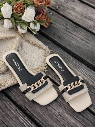 Nuevas sandalias planas para mujer, diseño de punta cuadrada con cadena y decoración de rhinestone, ligeras y cómodas, combinables, de slip-on casual, aptas para el hogar, primavera/verano al aire libre, ocio, vacaciones en el campo, moda callejera, playa