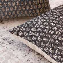 Foindtower Set Of 2 Decorative Vintage Floral Print Throw Pillow Covers Neutral Modern Farmhouse Cushion Covers Boho Home Decor For Sofa Couch Chair Bedroom Living Room,20*20 Inch,Brown - ColorC - 查看 3