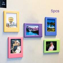 إطار صور مغناطيسي بقياس 3 بوصة، مشبك صور مغناطيسي للثلاجة، ألبوم صور، ألبوم صور صغير، مشبك بطاقة صور مغناطيسي، بقياس الصور الفورية، متوفر بألوان متعددة، خفيف الوزن وسهل التركيب. يجمع بين الديكور والتخزين، ويمكن تركيبه بحرية في أنماط عرض مختلفة على المكتب. خيار مثالي لديكور الثلاجة.