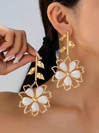 一对优雅几何叶子花瓣吊坠耳环，适合女性日常、派对和婚礼佩戴