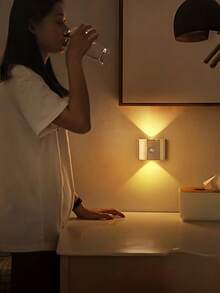 1、2、4 灯家用照明感应壁灯,LED 三色可调光,磁吸式免接线安装,木纹、金色、铬色等多种颜色可选,适用于走廊、过道、楼梯、入口等场所的自动照明,带感应器 - 彩色 - 查看 3