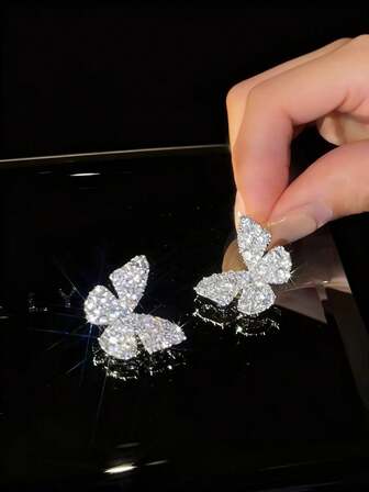 1 Pair Shiny Butterfly Shaped Stud Earrings, Crystal Embellished, Zinc Alloy Material, Perfect For Dating And Weddings, Ideal Gift For Women, Fashionable Ear Ornaments