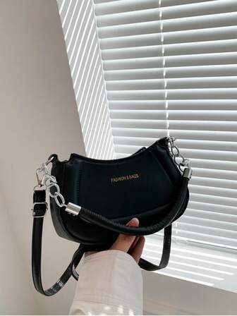 Modern mångsidig pendlarväska med kedjerem och axelrem