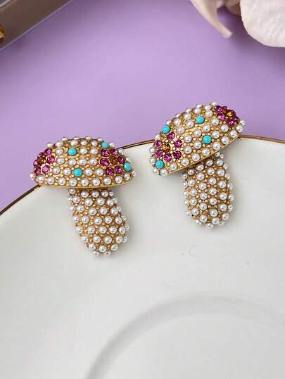 一对优雅复古波西米亚风精致蘑菇水晶水钻镶嵌金属耳钉，适合女性日常佩戴