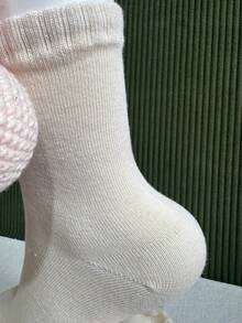 A Pair Of Women's Beige Cute Round Ball Rabbits, The Rabbit Round Ball Can Be Disassembled And Installed, Warm And Windproof Cute Style Mid Tube Floor Socks, Suitable For Daily Home Gatherings, Parties And Holidays, Suitable For Autumn And Winter Floor Wear, And Suitable As A Christmas Gift - Beige - View 10