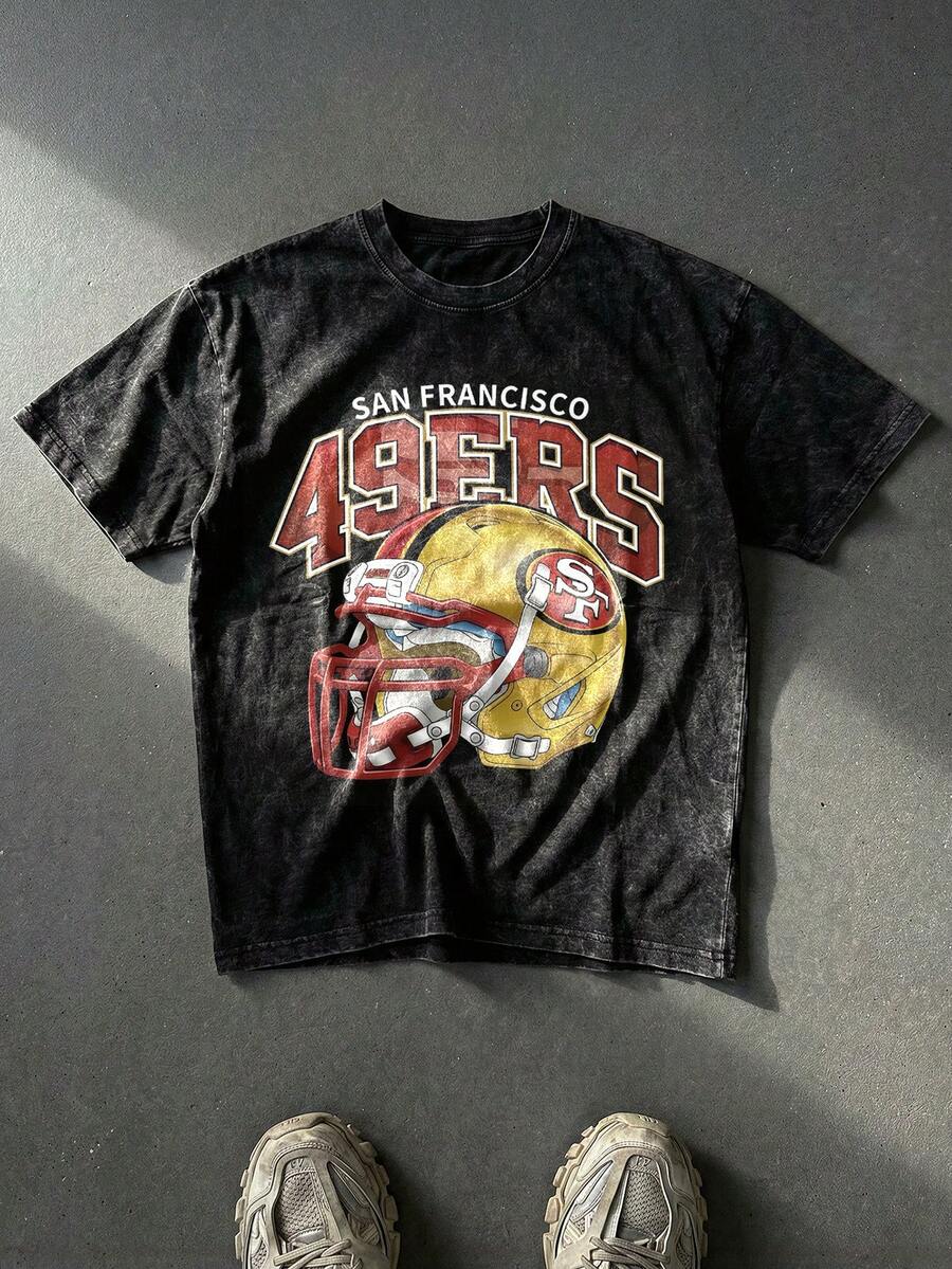 San Francisco Football Helmet Graphic Tee Acid Washed Shirt Unisex Couple Matching Boyfriend Style Bay Area Sports Fan Gear Red Text Gold Helmet Print Retro Game Day Aesthetic Distressed Cotton Graphic Tees Men Oversized T Shirt Summer Clothes Men Winter Clothes Camisetas Para Hombre - 黑色 - 查看 1
