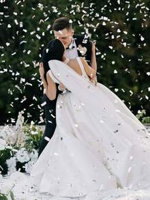 1000/2000pcs Heart-Shaped Confetti, Suitable For Bridal Shower Decor, Wedding Decor, Engagement Decor, Wedding Table Decor, Wedding Supplies, Party Decor, Engagement Party Decor, Heart Confetti, Valentine's Day Wedding Party Favors, Heart Confetti, Balloon Filler, DIY Celebration, Confetti, Wedding Decor Party Favors, Room Decor, Bride - Multicolor - View 5