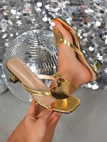 时尚迪斯科高跟人字拖凉鞋,夏季新款,华丽方头设计,搭配闪亮金属心形搭扣,适合演出、宴会、婚礼、约会、度假、夜店等场合,尺码偏大半码。 - 金色 - 查看 3