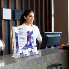 Brochure Holder 8.5x11 Inch Acrylic Literature Holders Clear Flyer Display Stand With Business Card Slot Pamphlet Holder Multi Purpose Organizer For Office Lobby Hotels Trade Shows 2 Pack - Thông thoáng - Xem 2