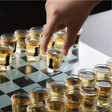 小酒杯国际象棋套装 – 25厘米棋盘配32个迷你小酒杯棋子，趣味成人饮酒国际象棋游戏，派对游戏及新奇礼物 - 彩色 - 查看 4
