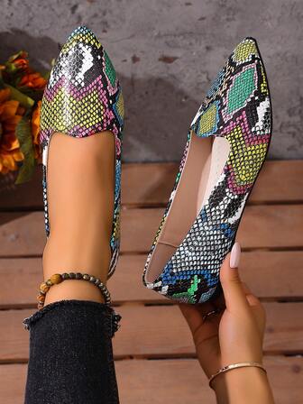 Zapatos planos de punta puntiaguda con slip-on para mujer de talla grande, mocasines de suela blanda, zapatos casuales de tacón bajo antideslizantes, de moda, ligeros en color plateado/verde/gris/negro, transpirables y cómodos aptos para uso diario