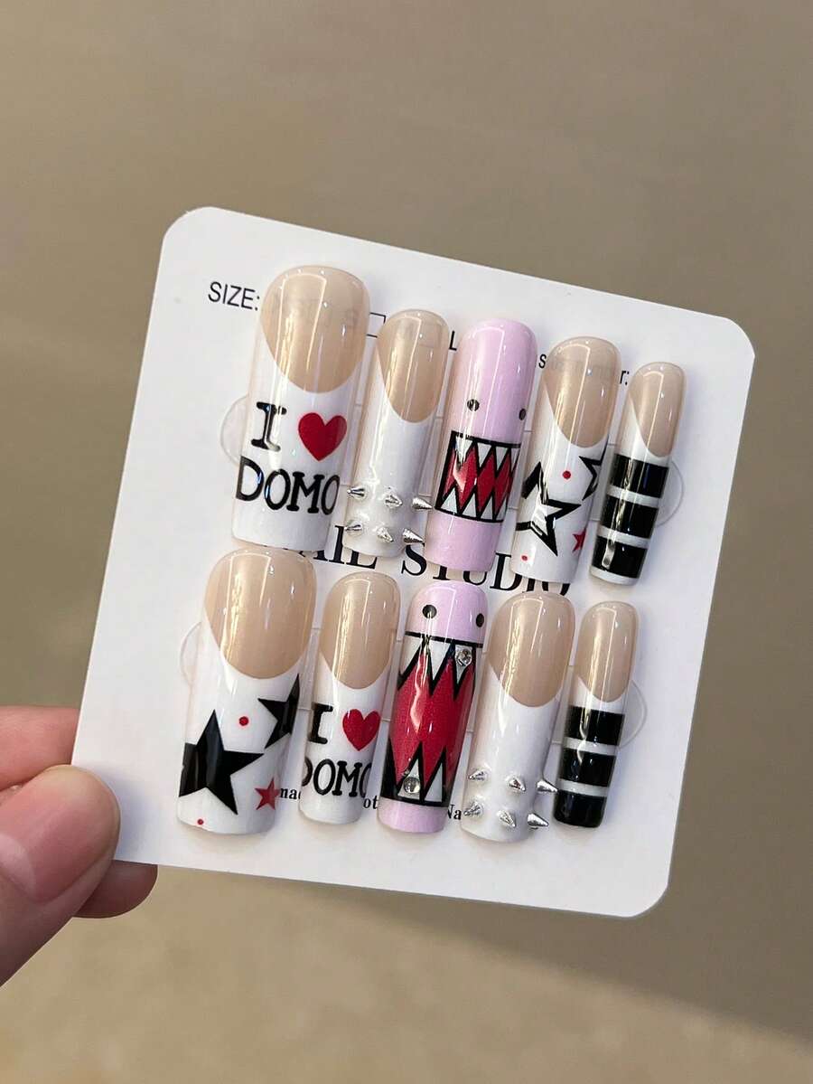 Bộ 10 miếng dán móng tay thủ công hình chữ nhật 3D lấp lấp lánh màu trắng phong cách Y2K, trang trí bằng các họa tiết chấm bi, sao và trái tim dễ thương, đính đá lấp lánh, vừa khít với móng giả acrylic. Bộ sản phẩm bao gồm 1 gel dán và 1 dũa móng, bộ móng tay thủ công đáng yêu, phù hợp cho phụ nữ và bé gái sử dụng hàng ngày, dự tiệc và các buổi tụ họp.