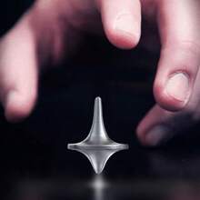 1 con quay hồi chuyển bằng hợp kim kẽm, bóng quay để bàn cao cấp, tinh tế và cân bằng hoàn hảo, thích hợp cho các hoạt động văn phòng, thay thế cho con quay ngón tay, trang trí cho không gian làm việc, phụ kiện văn phòng đơn giản nhất, đồ trang trí bàn làm việc thanh lịch, mặt kim loại bền, dụng cụ nhỏ xoay trơn tru, đồ chơi để bàn, vật thể quay bằng tay, thích hợp cho các chuyên gia văn phòng và sinh viên học tập - Nhiều màu - Xem 3