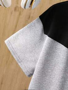 Conjunto de camiseta de manga corta con estampado de dibujos animados y pantalón de chándal para niños pequeños - Negro - Ver 4