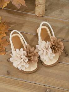 女童珍珠花朵凉鞋，尺码 26-36 | 可调节踝带波西米亚风凉鞋，饰有大花朵 | 夏季休闲鞋，适合户外玩耍、海滩和盛装打扮 - 米色 - 查看 3