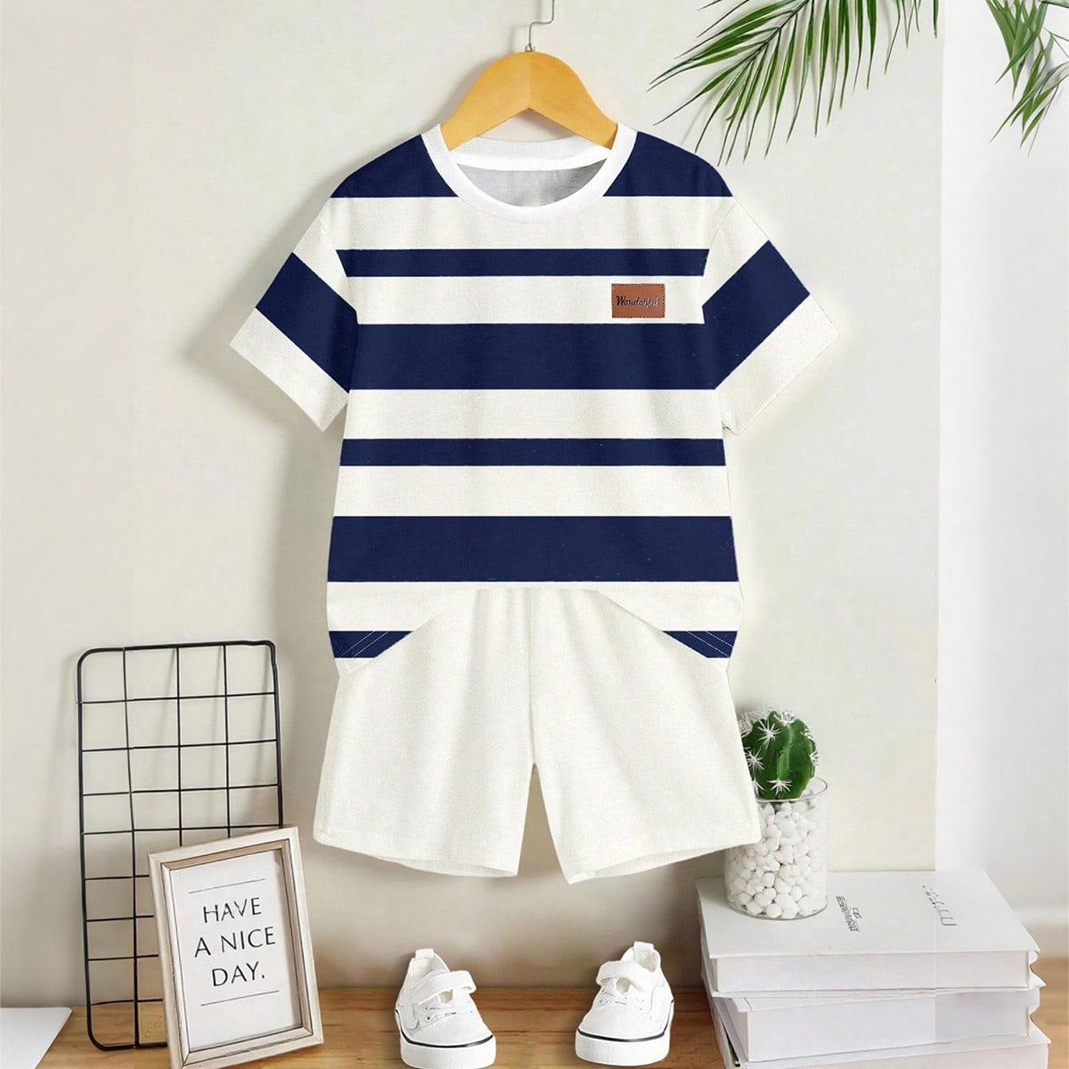 Set de 2 piezas con camiseta de manga corta y pantalones cortos con estampado de rayas para niños