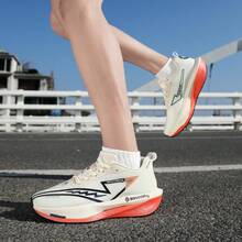 轻盈缓震马拉松碳板科技跑鞋，专为青少年设计，学生马拉松运动鞋，采用碳纤维材质，时尚透气耐穿，柔软鞋底，经典渐变色，亦可作为休闲跑步鞋穿着。 - 橘色 - 查看 6