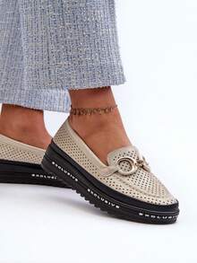 Mocassins élégants en cuir perforé pour femmes, premium, fabriqués en véritable cuir naturel, sur une plateforme confortable avec un ornement attrayant, marque S.Barski, modèle LR750, couleur beige, beige, or, blanc - Doré - Voir 5