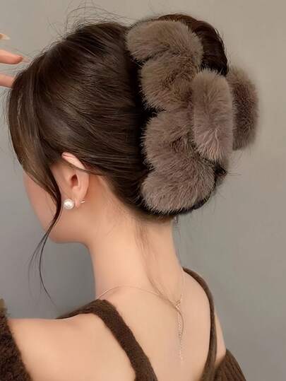 1个女士特大号毛绒发爪夹，简约秋冬2025新款丸子头固定发饰毛绒发夹休闲发夹女士发饰夏季海滩度假