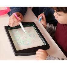 - Glow Art - LED Doodle Board Children - Light Up Drawing Pad, With Glow In Dark Colouring Pens - Battery Powered Magic Drawing Tablet - Light Up Tracing Pad Suitable 5+ - 粉紅色發光藝術板 - 查看 6