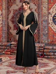 优雅女士黑色阿拉伯长裙，V领设计，饰以金色刺绣滚边，长款喇叭袖，梭织面料，尽显精致优雅。 - 黑色 - 查看 5