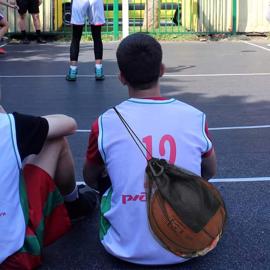 1 pieza Bolsa de malla con cordón para baloncesto portátil con mosquetón resistente, diseño ajustable y elástico para colgar fácilmente en la mochila, bolsa de almacenamiento de pelotas deportivas transpirable y resistente al desgaste, ideal para gimnasio, entrenamiento, actividades al aire libre, baloncesto, fútbol, voleibol y todos los entusiastas de los deportes - Multicolor - Ver 1