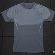 Playera de compresión para gym, para hombre, ropa deportiva, GYMSKPlayera deportiva, unitalla de manga corta, cuello redondo, elástica, tejido transpirable, para todo tipo de actividad deportiva. Playera de Compresión Deportiva de Manga Corta para Hombre, Secado Rápido y Transpirable con Contraste, Camiseta de Fitness Ajustada para Entrenamiento, Gimnasio y Running. - Gris Oscuro - Ver 2