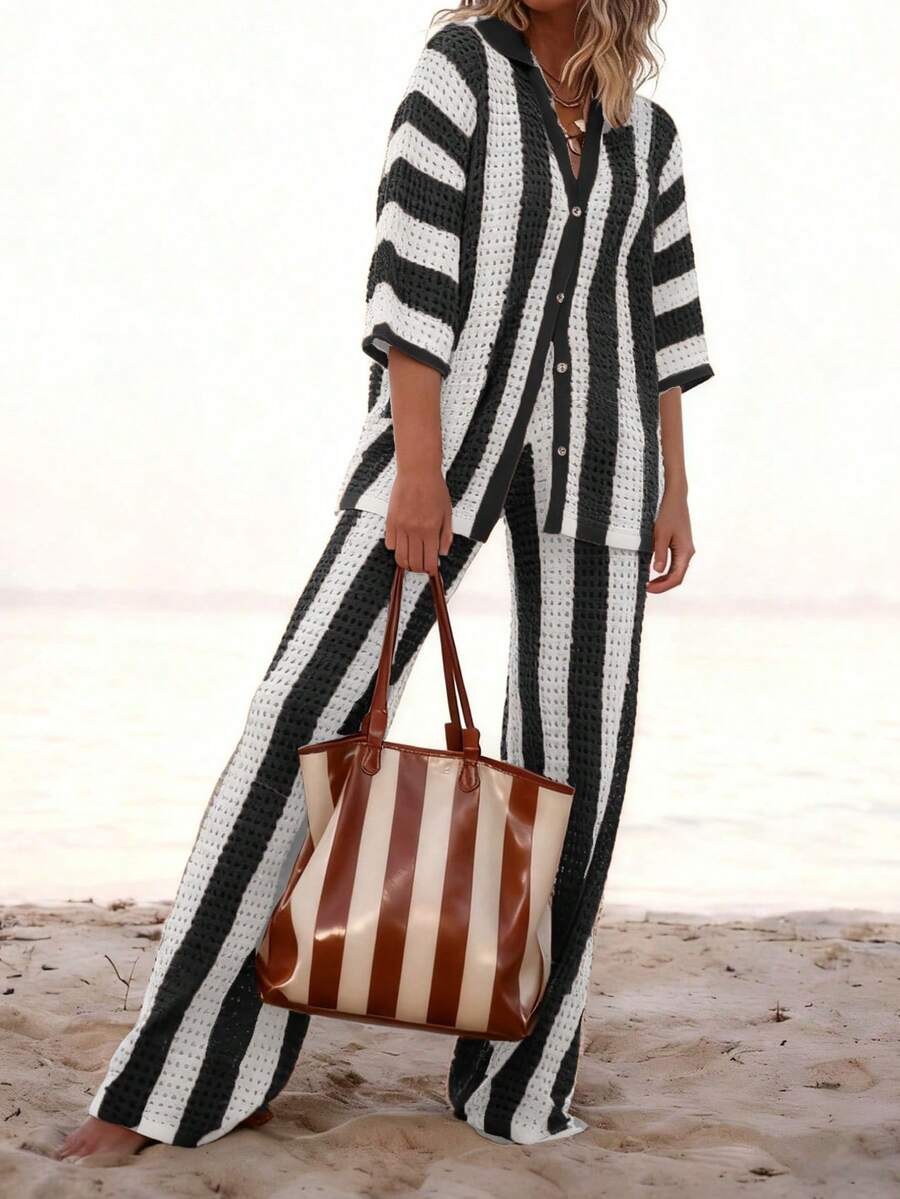 Trang phục đi nghỉ mát, thời trang mùa hè, kỳ nghỉ thoải mái, đi biển - Áo khoác cardigan dáng rộng cài nút phối màu tương phản thanh lịch, có cổ, kèm quần tay ngắn khoét lỗ, bộ đồ dệt kim 2 mảnh dành cho nữ.