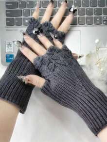 زوج من قفازات النساء بدون أصابع - بطراز الكلية - محبوكة من الأكريليك بنمط حراشف السمك - أكمام ذراع دافئة مرنة - قفازات نصف الأصابع الزخرفية للخارج - 100% أكريليك - لون أحادي - مناسبة للأيام العادية - نفس النمط بألوان متعددة - مشاهدة 2
