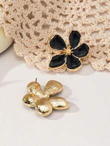 1 Flower Shaped Zinc Alloy Earrings For Women, Unique, Fashionable, Beautiful, Elegant And Perfect Temperament - Flower-shaped Women's Earrings - View 5