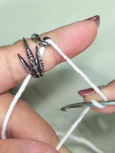 Innovative Design Featuring Various Animal And Floral Motifs In Silvery, Made Of Durable Kirsite, Including A Range Of Hand Tools, Crochet Accessories, And Adjustable Yarn Guides For Crocheting Loops And Rings.