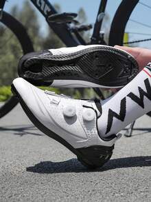 新款男士专业骑行鞋，配备稳固绑带和卓越抓地力。非常适合户外骑行爱好者，为公路和山地骑行提供舒适性和稳定性。这款高性能骑行鞋将提升您的骑行体验。 - 白色 - 查看 4