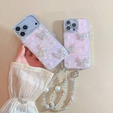 غطاء هاتف وردي اللون بنقشة قوقعة ثلاثية الأبعاد مع حزام معصم متوافق مع أجهزة 17 برو ماكس/17 برو/17، 16 برو ماكس/16 برو/16، 15 برو ماكس/15 برو/15، 14 برو ماكس/14 برو/13 الجديدة