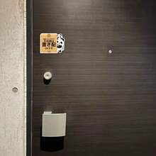 2 pegatinas impermeables con instrucciones de entrega "Bien cuando no estoy en casa" (no magnéticas), adecuadas para personas que viven solas, van a la escuela o trabajan a menudo, o decoran casas de alquiler - diseños lindos de gato, perro y panda, material de vinilo para exteriores, 3 patrones de animales adorables, pegatinas de papel sintético resistente e impermeable - Multicolor - Ver 2