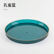 圆形、轻巧、风格奢华的托盘；适合在家中茶几上用作水果托盘，或盛放小吃和简餐。另有竖条纹款式，可用于盛放干果。 - 彩色 - 查看 12