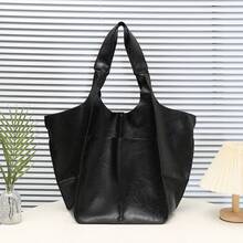 新款秋冬时尚超大容量手提包 女士小众单肩便携复古大包 简约慵懒风通勤旅行购物袋 休闲旅行行李袋 外出腋下包 多功能多色 - 黑色 - 查看 7