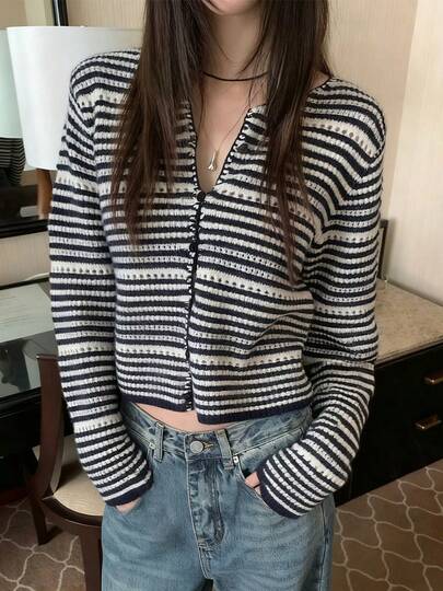 女士休闲黑白条纹拼接镂空针织开衫，时尚设计，宽松休闲上衣，女士秋季服装
