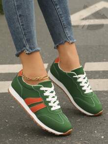 Zapatillas de deporte de mujer con bloques de color retro, zapatos casuales con rayas laterales de ante, entrenadores ligeros y versátiles para estudiantes - Verde militar - Ver 5