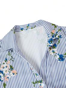 女士条纹印花系带纽扣中长连衣裙，带领子和短泡泡袖