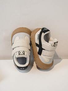 1双休闲运动鞋，真皮鞋面，透气童鞋，舒适时尚，适合春夏四季穿着，男女童新款，婴幼儿及学步儿童均可穿着，适合上学穿着。 - 黑色 - 查看 1