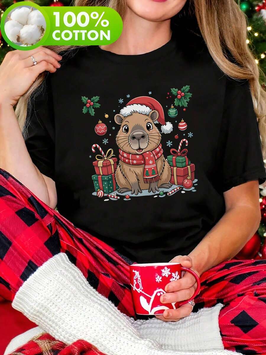 [Oferta especial de vacaciones]Camiseta con patrón de capibara navideño - Top casual de cuello redondo y manga corta para mujeres, animado y divertido, perfecto para salidas casuales, regalos de vacaciones y reuniones de amigos - Negro - Ver 1
