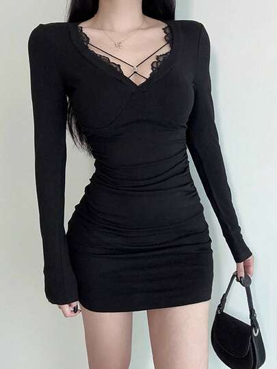 [Y6Y] 女士优雅黑色V领长袖性感迷你连衣裙，休闲A字针织面料，撞色蕾丝细节，高弹力