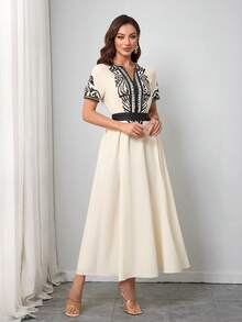 新款夏季V领短袖A字印花度假连衣裙，配腰带，适合海滩和度假穿着，春夏新款女装