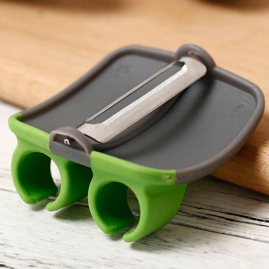 1 Vegetable Peeling Tool With A Comfortable Grip And Anti-Slip Rubber Ring Design. Made Of Stainless Steel And Durable Thermoplastic Rubber Material, Non-Electric, Suitable For Ingredients Like Carrots And Pumpkins, Meets Food Contact Safety Standards. Suitable For Christmas Gifts And Halloween Gifts - Random Color - View 1