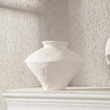 Vază minimalistă vintage, decor floral alb-lăptos pentru casă, piesă centrală elegantă pentru sufragerie, masă, șemineu - se spală doar manual - material ceramic durabil - potrivită pentru decor interior modern sau tradițional - Bej - Vizualizare 8