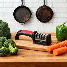 四段式专业磨刀器，配备碳化钨、金刚石和陶瓷磨石 - 重型防滑手柄，快速耐用，适用于专业厨房刀具 - 彩色 - 查看 8