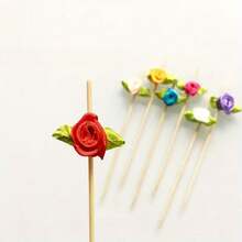 Palitos de coquetel românticos com rosas - Espetos florais elegantes e premium - Com rosas coloridas - Perfeitos para bebidas, sobremesas e aperitivos, casamentos e festas - Espetos decorativos e duráveis, ideais para aperitivos, decoração de casamento e alta qualidade.