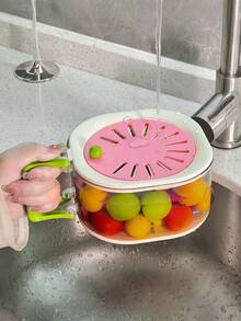 1 pieza Cesta escurridor en colores rosa y café, con detalles ingeniosos ocultos en su diseño. El asa es plegable y ocultable, lo que permite un almacenamiento fácil sin ocupar espacio cuando no se usa. El diseño de tapa fácil de empujar es muy conveniente, lo que facilita sacar y poner los ingredientes. Puede manejar el lavado de verduras, el drenaje de agua, el enjuague de arroz y el almacenamiento de frutas y verduras, lo que hace que la organización de la cocina sea talla grande eficiente. - Multicolor - Ver 5