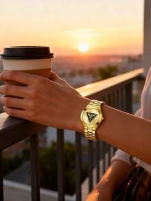 Guess Reloj de cuarzo de moda para mujer con placa triple, esfera triangular con logotipo azul y dorado rosa, y caja de acero inoxidable, adecuado para uso diario, fiesta, calle y un regalo genial para dama. GW0675L1/GW0675L2/GW0675L3